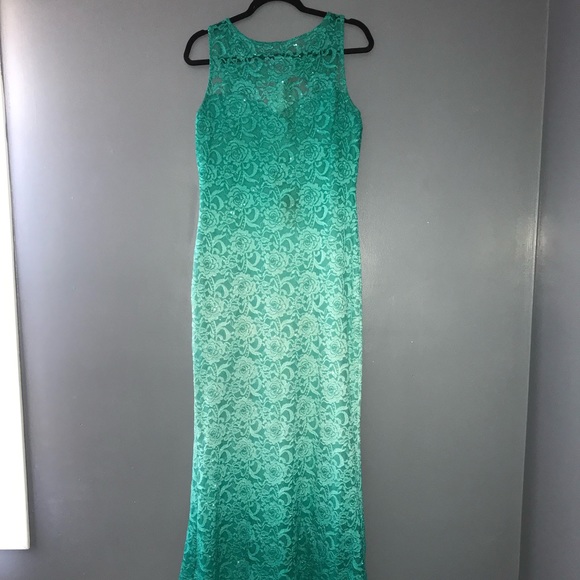 Beautiful special Occasion dress! - Picture 2 of 5